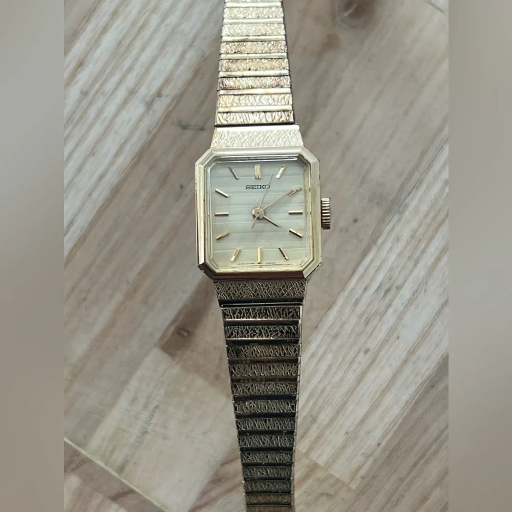 Seiko SGP Gold Plated Vintage Ladies Watch Mechanical Winding Gold Dial